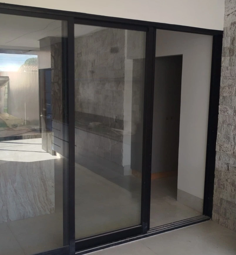 Esquadria de alumínio e vidro