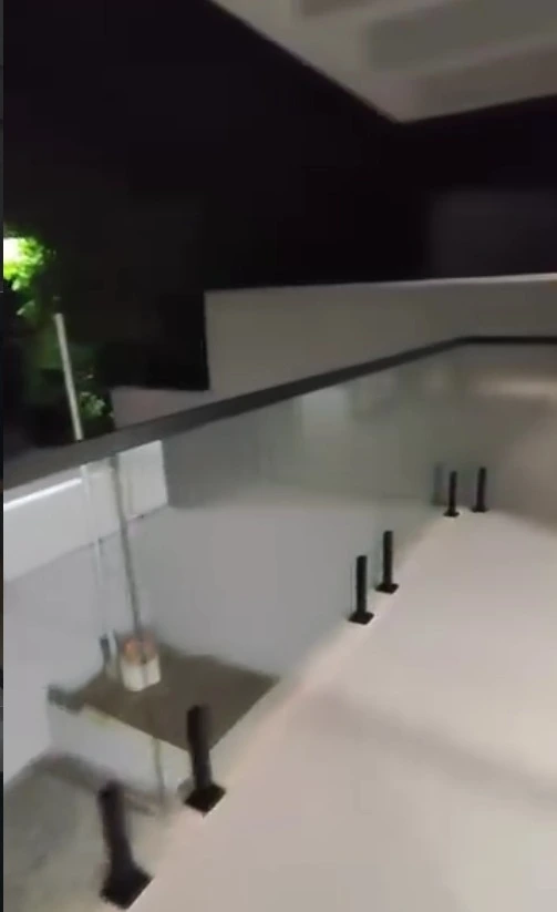 Guarda-corpo de vidro temperado instalado em sacada